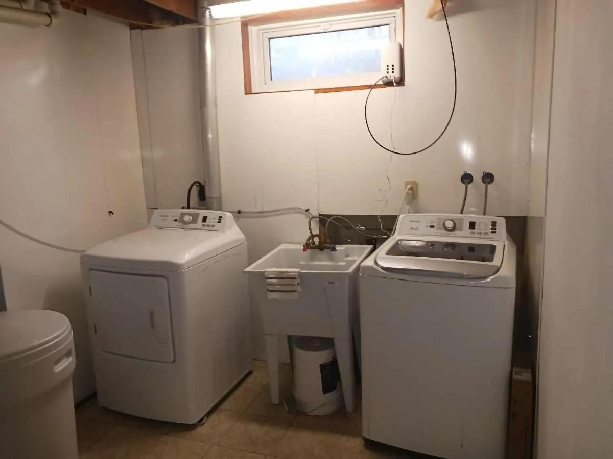 Smart Budget Friendly Room-Near Airport, Groceries,College Kitchener 0*,