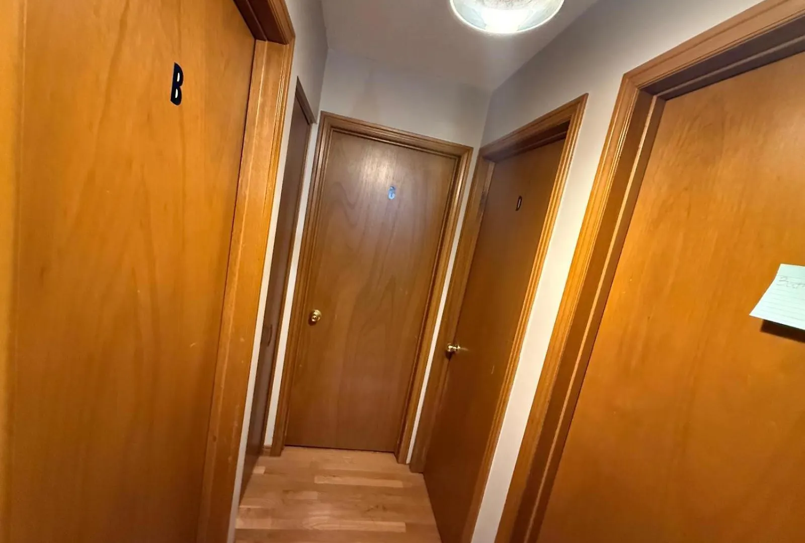 Homestay Smart Budget Friendly Room-Near Airport, Groceries,College Kitchener Canada