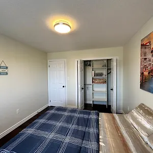 Homestay Comfortable Modern Near Ykf Airport Iii, Kitchener